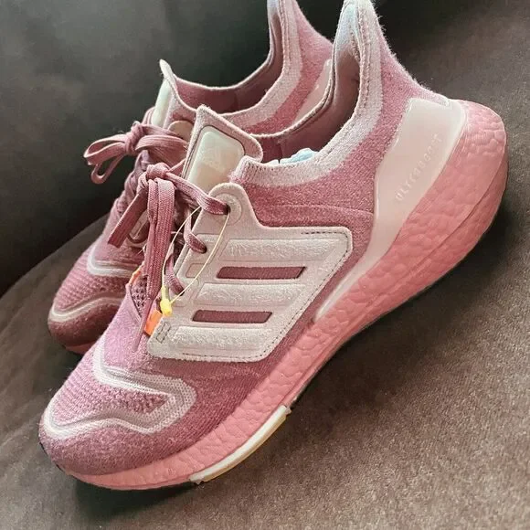 NEW BOX Adidas Women’s UltraBoost 22 Running Size 7.5 Wonder Red Pink| GX9133 | - Picture 3 of 9